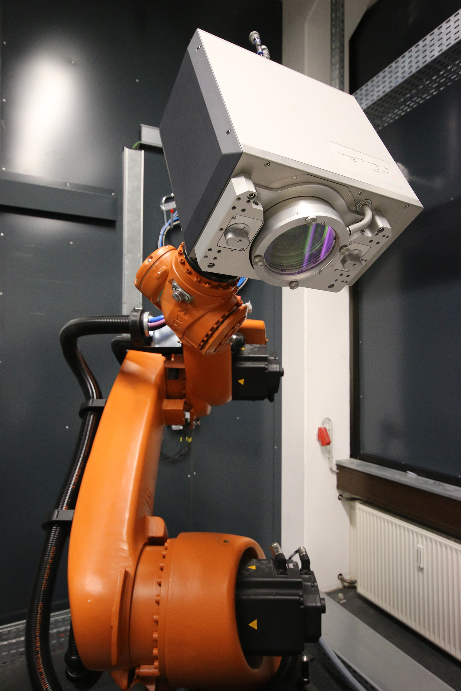 intelliWELD-II-FT-robot-frontal